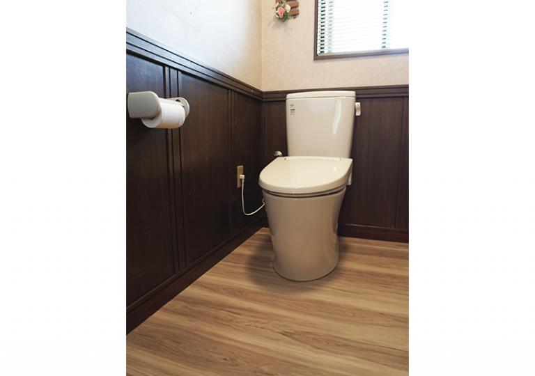 サムネイル トイレのフロアと機器を入れ替え